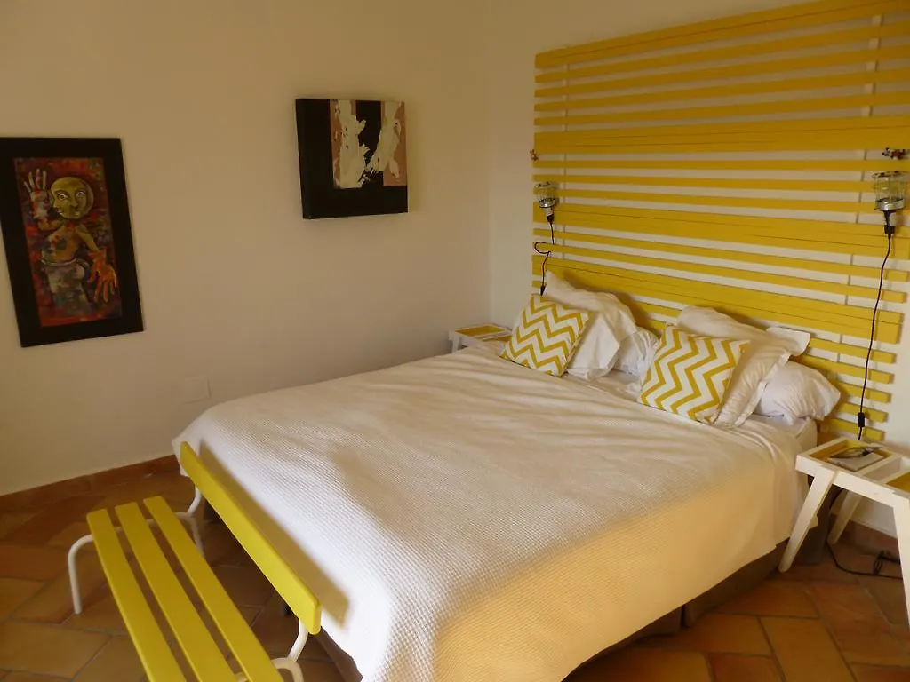 Hotel Castel Pierre Lisse à Hyères Maison d'hôtes