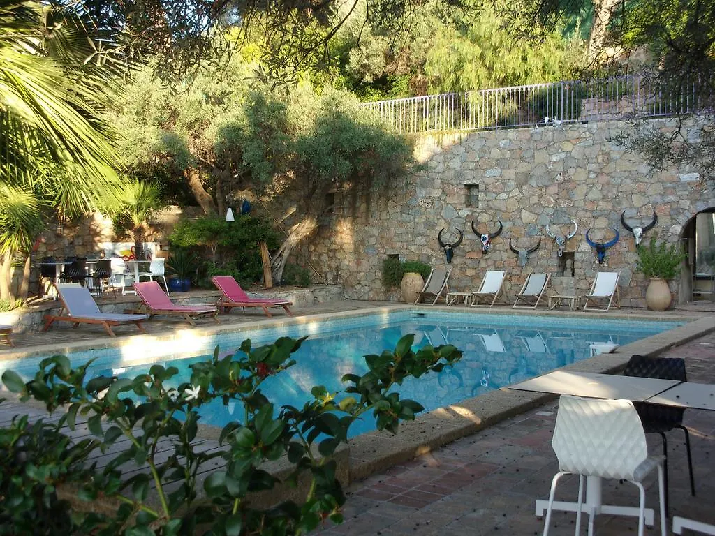 Hotel Castel Pierre Lisse à Hyères Maison d'hôtes