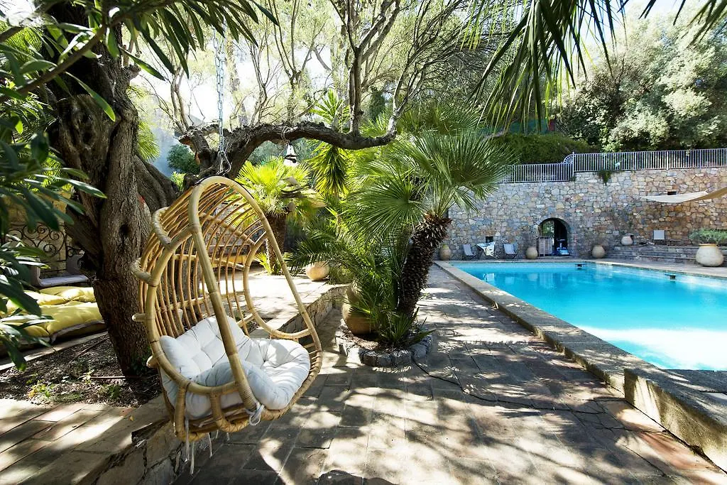 Hotel Castel Pierre Lisse à Hyères Maison d'hôtes